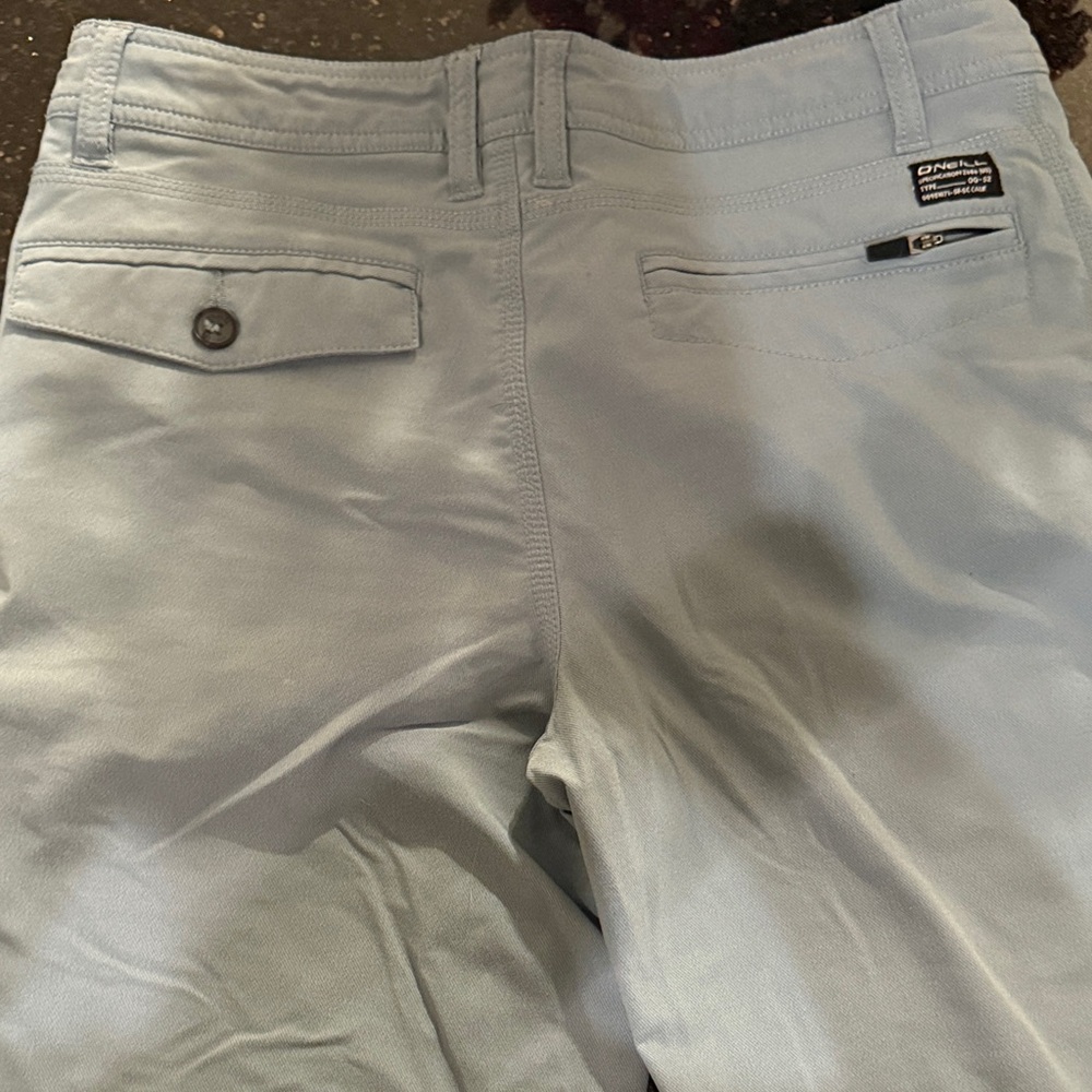 O'Neill Men's Light Gray Flat Front Shorts - Picture 4 of 7